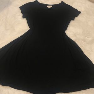 black flowy dress (super soft)
